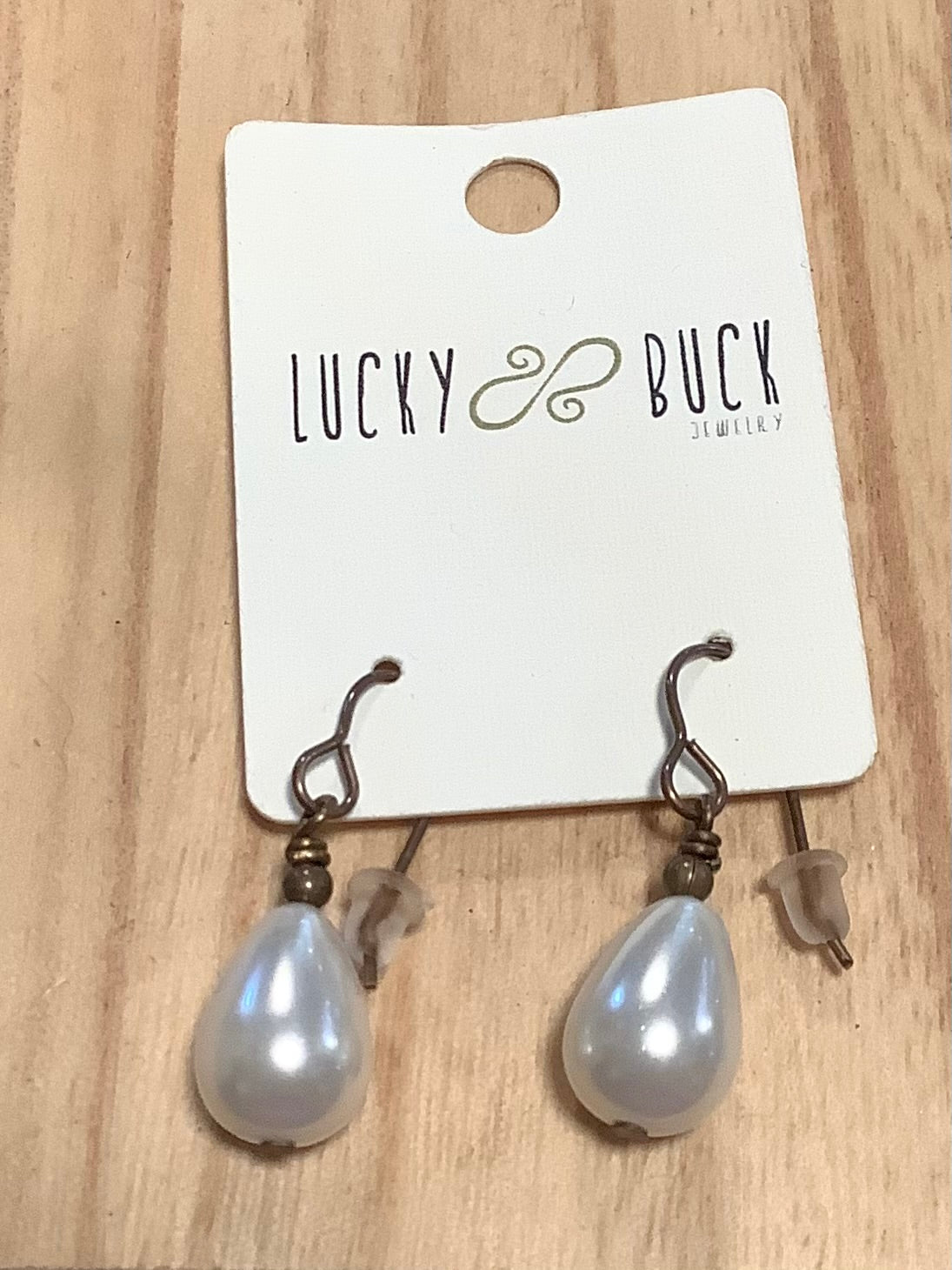 Shell pearl earrings